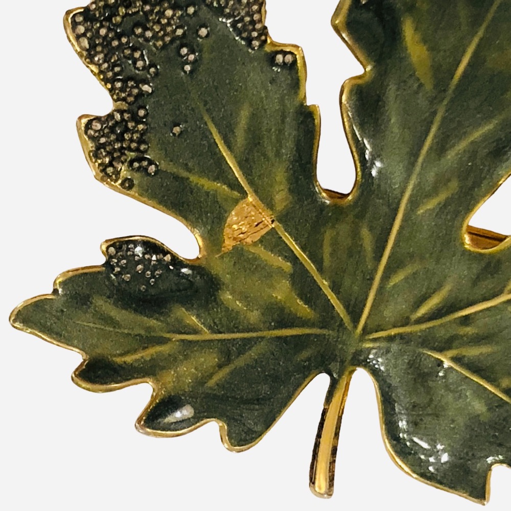 Vintage Detailed Green Enamel Leaf Brooch Pin - Picture 2 of 5